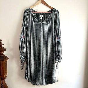 Caslon • Oversized Gingham Embroidered Floral Peasant‎ Dress